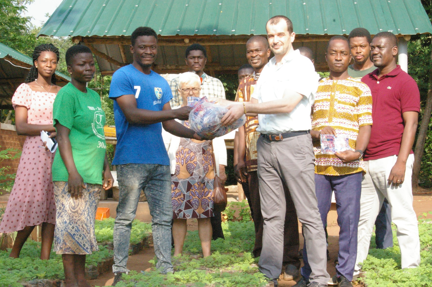 Read more about the article A second life for “Pure Water Bags” in Togo.